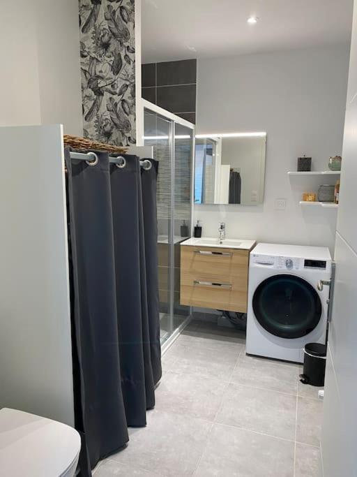 Appart & Fleurinoise Balcon Ascenseur Climatisation Fleurieux-sur-lʼArbresle Exteriör bild